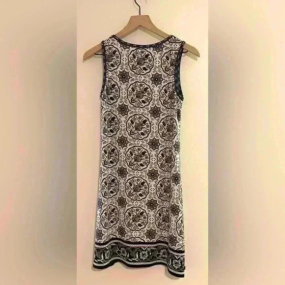 MAX STUDIO | Blue and White Floral Mini Dress - Picture 3 of 4